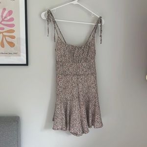Cute summery dress!! it hasn’t been worn and still has the tags on it.